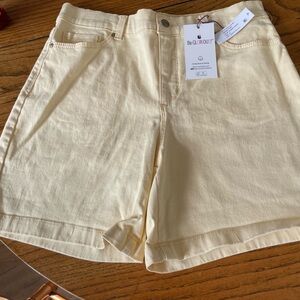 NWT- Gloria Vanderbilt Shorts Yellow